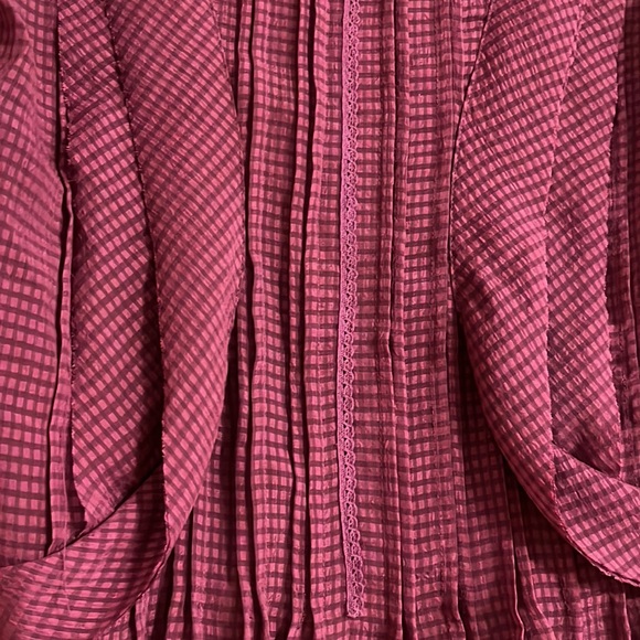 HD in Paris sheer blouse. Size 2. Fits like a small / med - Picture 2 of 4